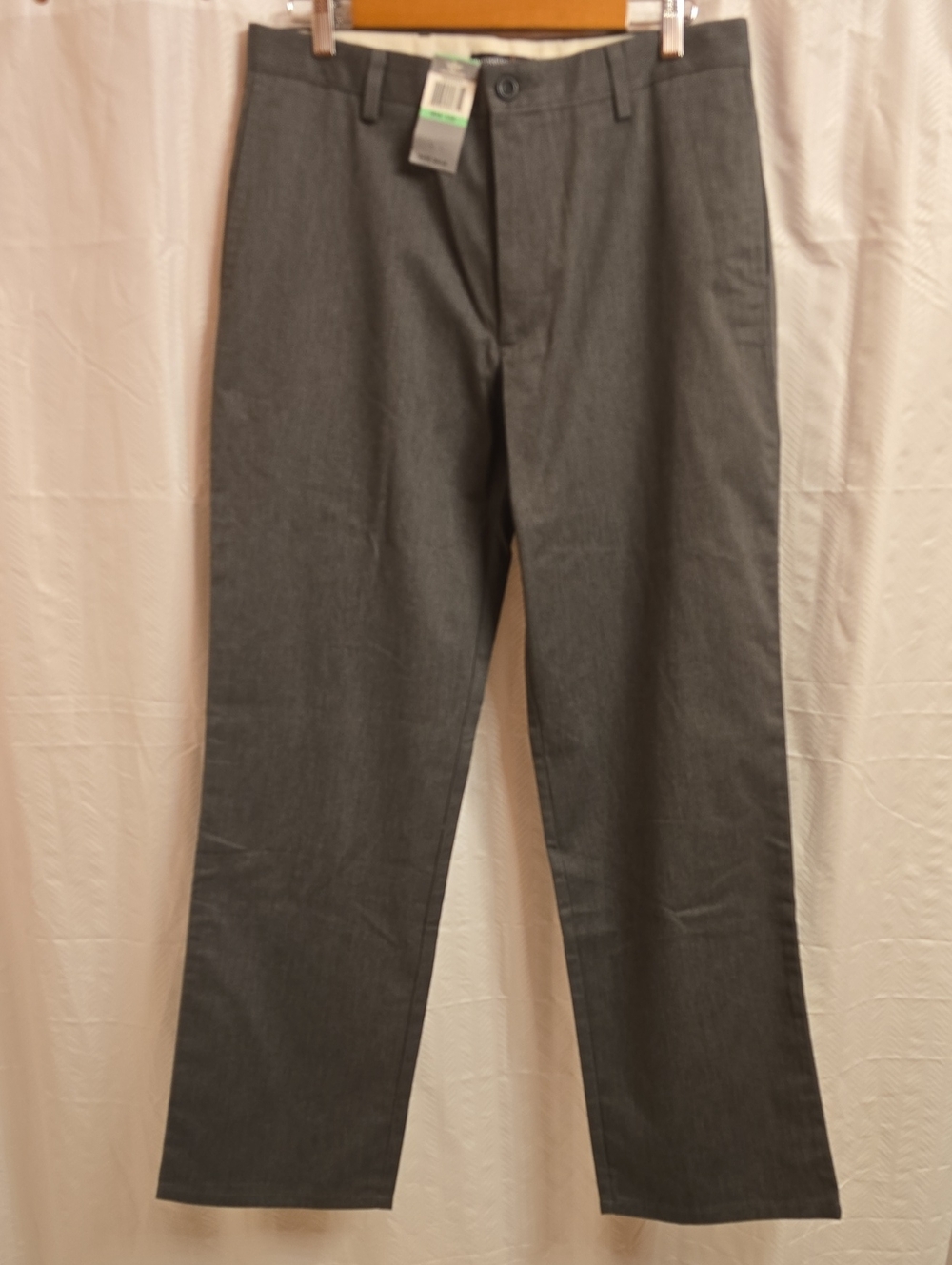 Nwt Dockers Pants Men’s Size 34 X 32 Gray Grey Straight Fit Flat Front Office